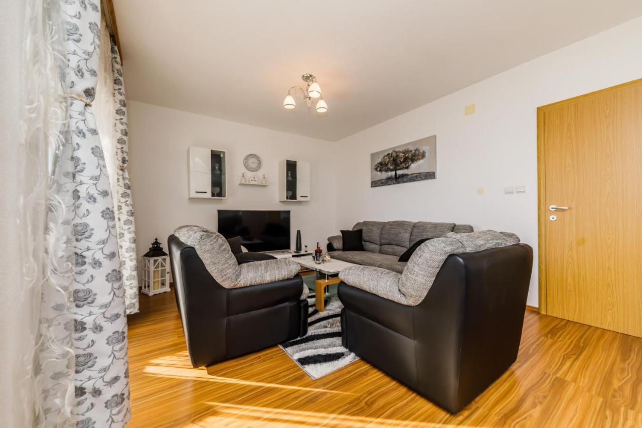 Lamarin Homestay Kastela